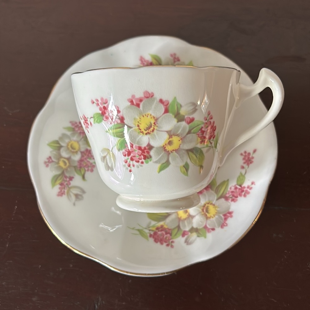 Viintage Rosina Bone China Tea Cup and Saucer - Picture 2 of 10